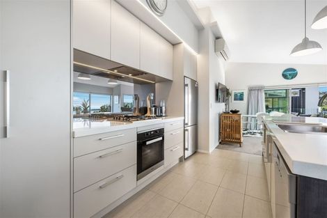 Photo of property in 74 Moncks Spur Road, Redcliffs, Christchurch, 8081