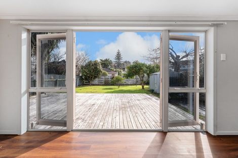 Photo of property in 88 Tukapa Street, Westown, New Plymouth, 4310