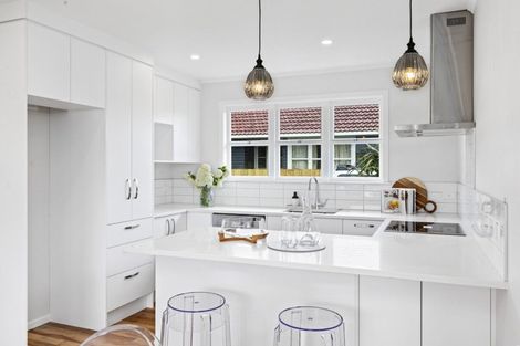 Photo of property in 3 Daphne Street, Kelston, Auckland, 0602