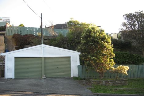 Photo of property in 18 Lyndfield Lane, Newlands, Wellington, 6037