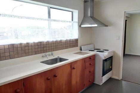 Photo of property in 10 Kingsbridge Place, Newlands, Wellington, 6037