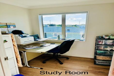 Photo of property in 8 Harrington Road, Henderson, Auckland, 0610