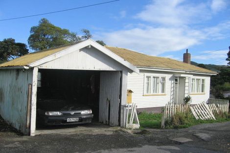 Photo of property in 2/51 Singers Road, Korokoro, Lower Hutt, 5012