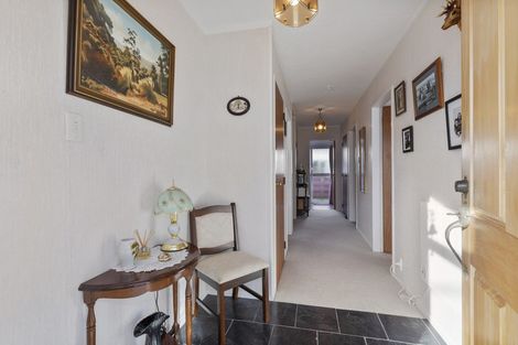 Photo of property in 5 Lees Grove, Wainuiomata, Lower Hutt, 5014