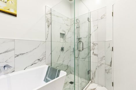 Photo of property in 2/67 Bolton Street, Kelburn, Wellington, 6012