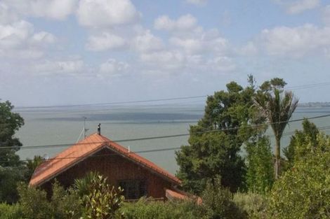 Photo of property in 15 Kauri Point Road, Laingholm, Auckland, 0604