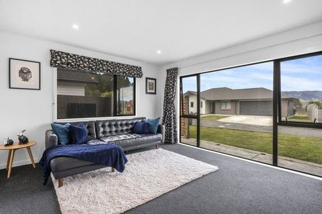 Photo of property in 9 Cory Jane Grove, Riverstone Terraces, Upper Hutt, 5018
