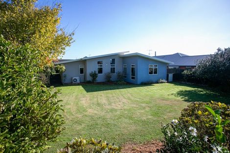 Photo of property in 21 Norfolk Drive, Cambridge, 3434