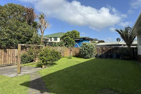 Photo of property in 76 Rosewarne Crescent, Glendene, Auckland, 0602