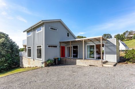 Photo of property in 105 Onemana Drive, Onemana, Whangamata, 3691