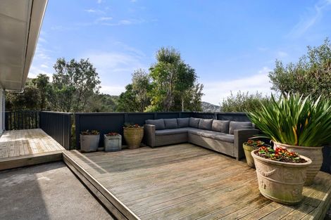 Photo of property in 16 Doris Gordon Crescent, Crofton Downs, Wellington, 6035