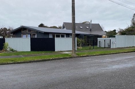Photo of property in 1 Alexander Road, Waikanae, 5036