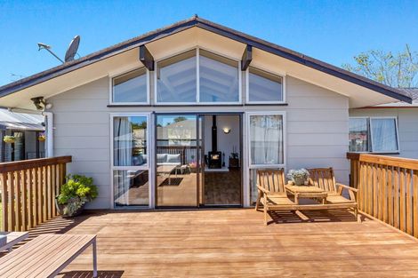 Photo of property in 12 Downer Street, Helensville, 0800