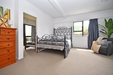 Photo of property in 4a Tower Hill, Stanmore Bay, Whangaparaoa, 0930