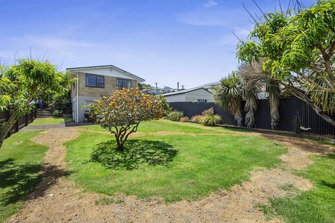 Photo of property in 32a Simons Street, Moturoa, New Plymouth, 4310