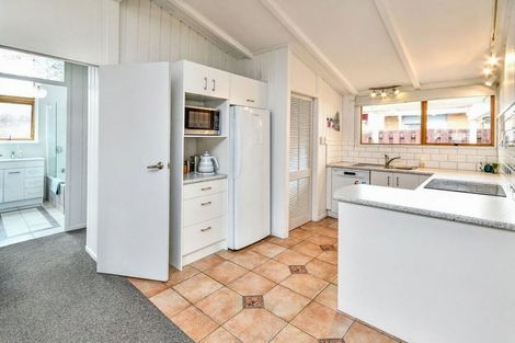 Photo of property in 8 Booker Place, Weymouth, Auckland, 2103