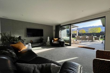 Photo of property in 48 Stratford Drive, Mount Pisa, Cromwell, 9383