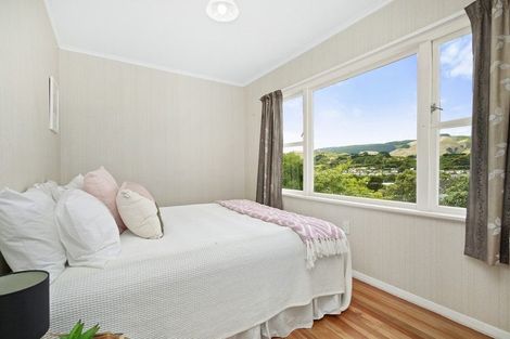 Photo of property in 17 Lane Crescent, Tawa, Wellington, 5028