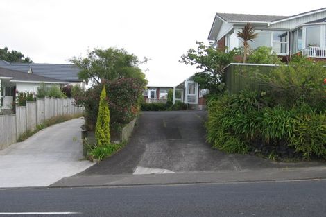 Photo of property in 3/166 East Coast Road, Forrest Hill, Auckland, 0620