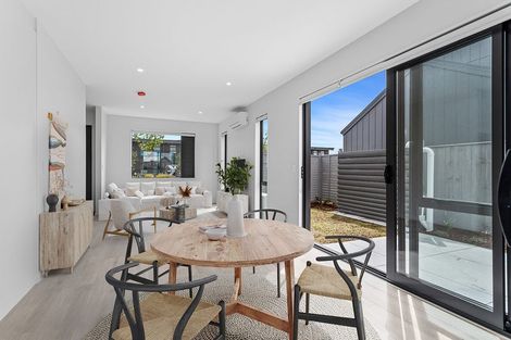 Photo of property in 22 Port Way, Rosehill, 2113