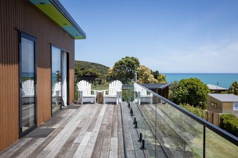 Photo of property in 14 Whaanga Road, Raglan, 3297