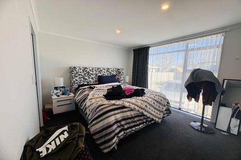 Photo of property in 48 Exeter Crescent, Takaro, Palmerston North, 4412