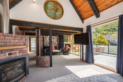 Photo of property in 5 Newnham Court, Tawa, Wellington, 5028