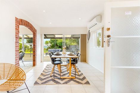 Photo of property in 28 Dawnhaven Drive, Te Atatu Peninsula, Auckland, 0610