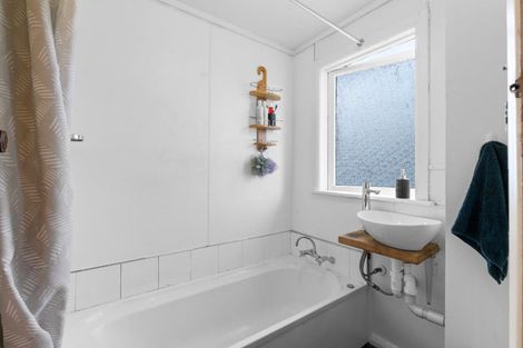 Photo of property in 4 Renfrew Place, Highbury, Palmerston North, 4412