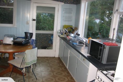 Photo of property in 12 Tanera Crescent, Brooklyn, Wellington, 6021