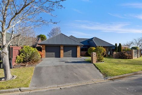 Photo of property in 8 Brockhall Lane, Avonhead, Christchurch, 8042