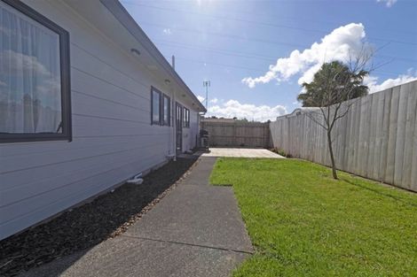 Photo of property in 3 Lori Place, Massey, Auckland, 0614