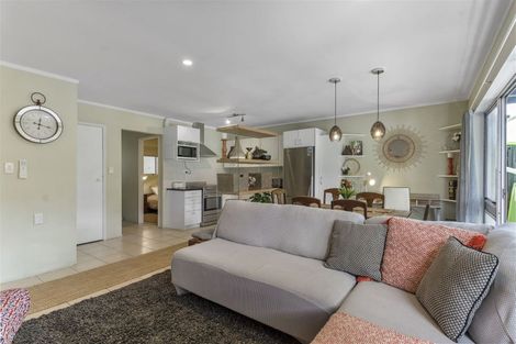 Photo of property in 2/21 Latham Avenue, Pakuranga, Auckland, 2010