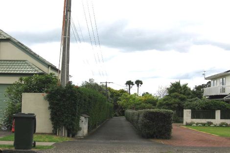 Photo of property in 2/4 Frater Avenue, Milford, Auckland, 0620