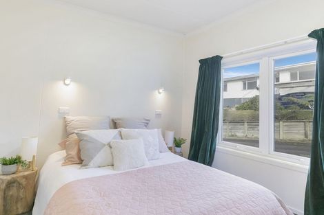 Photo of property in 23 Padnell Crescent, Paparangi, Wellington, 6037