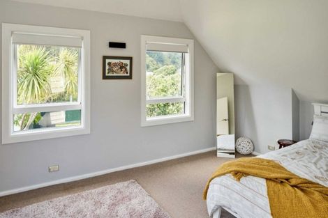 Photo of property in 147 Marine Parade, Eastbourne, Lower Hutt, 5013