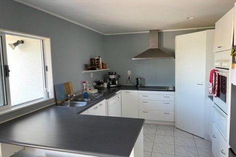 Photo of property in 35 Rifleman Rise, Unsworth Heights, Auckland, 0632