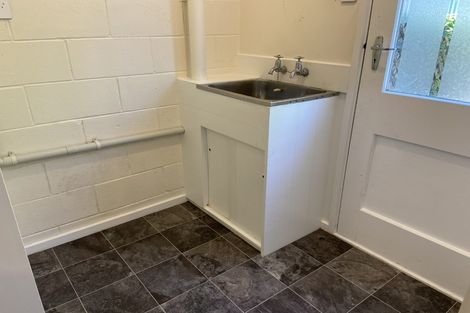 Photo of property in 23f4 Collins Avenue, Tawa, Wellington, 5028