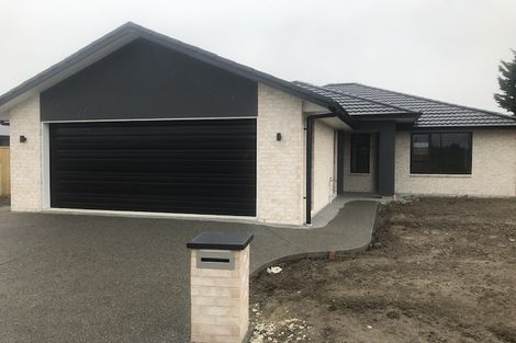 Photo of property in 1 Devon Lane, Carterton, 5713