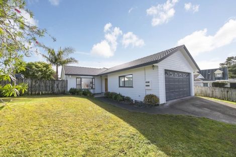 Photo of property in 4 Wyatt Place, Glendene, Auckland, 0602