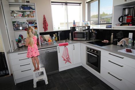 Photo of property in 12 Raglan Avenue, Cloverlea, Palmerston North, 4412