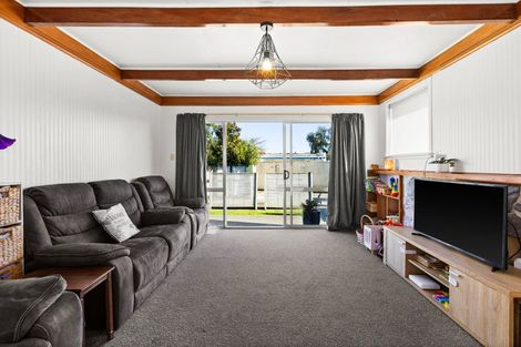 Photo of property in 2/71 Meeanee Road, Taradale, Napier, 4112