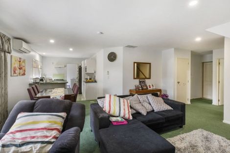 Photo of property in 20/1 Melview Place, New Lynn, Auckland, 0600