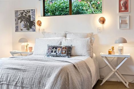 Photo of property in 28 Rewarewa Crescent, Waikanae, 5036