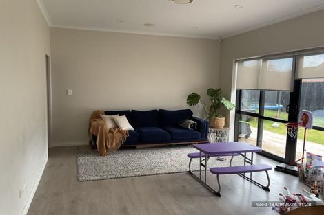 Photo of property in 10 Brumbie Way, Karaka, Papakura, 2113