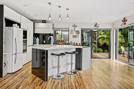 Photo of property in 71a Stottholm Road, Titirangi, Auckland, 0604