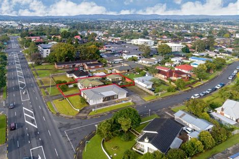 Photo of property in 30 Lincoln Road, Henderson, Auckland, 0610