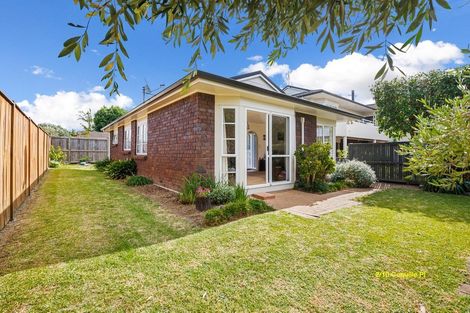 Photo of property in 1/10 Coquille Place, Half Moon Bay, Auckland, 2012