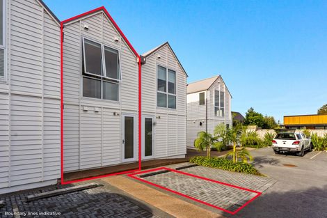 Photo of property in 12 Titoki Close, Matakana, 0985