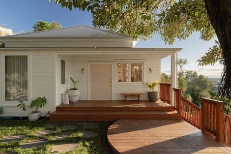 Photo of property in 5 Denholm Road, Hospital Hill, Napier, 4110